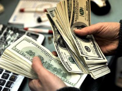 Dolar ABD devini vurdu