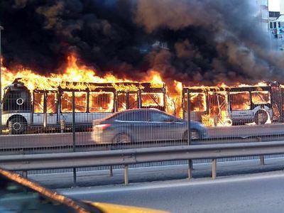 Yanan metrobüsün sürücüsüne ödül
