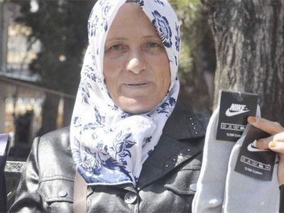 1 TL'ye çorap satarak 3 defa umreye gitti