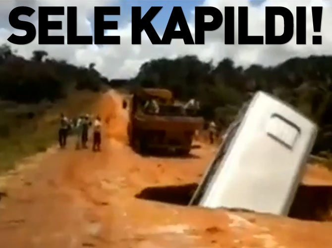 Brezilya'da yolcu otobüsü sele kapıldı