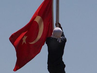 Türk bayrağını indiren Ömer M'ye 13 yıl 9 ay hapis