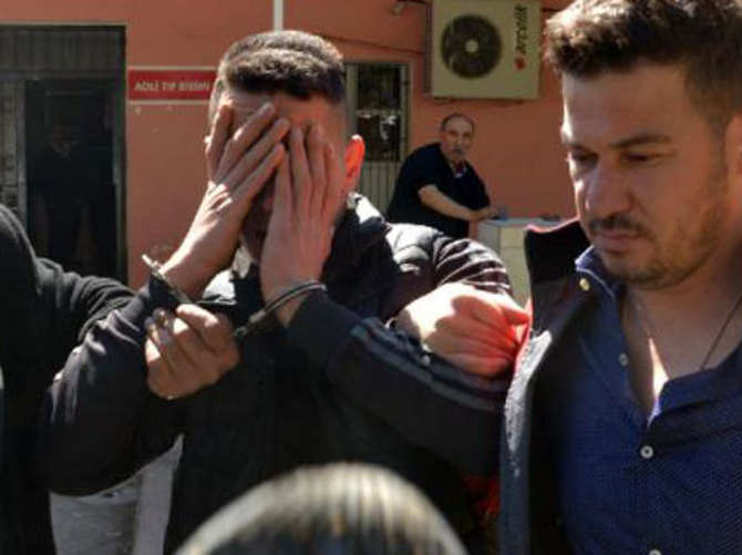 Öğrencinin telefonunu bıçak tehdidiyle gasp etti