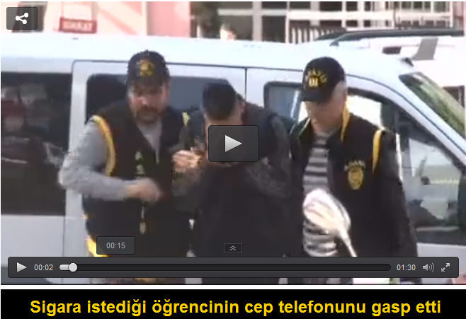 Sigara istediği öğrencinin cep telefonunu gasp etti!