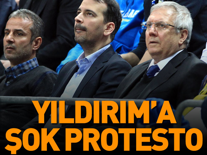 Aziz Yıldırım'a Emenike protestosu