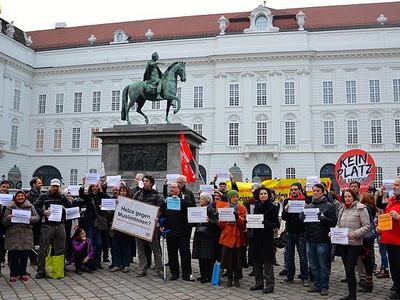 Hollandalı aşırı sağcı lider Viyana'da protesto edildi