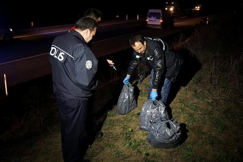 Kaza yapan taksici 30 şişe içkiyi bırakıp kaçtı