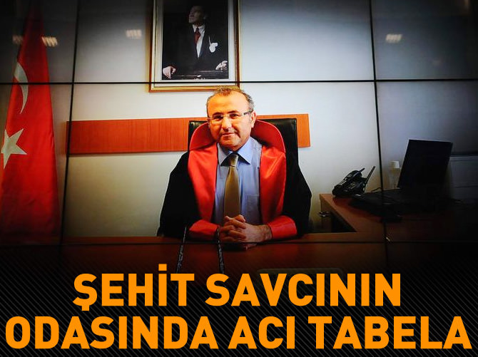 Şehit savcının odasında acı tabela