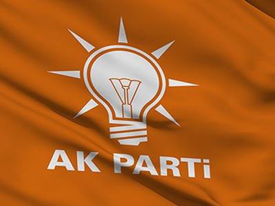 AK Parti’de iki aday adaylıktan çekildi