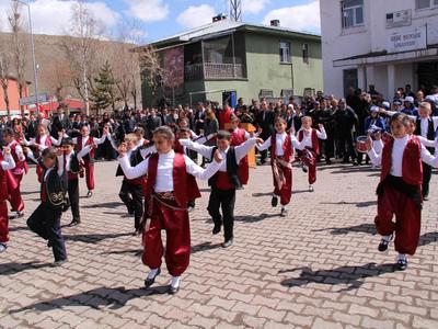 Öğrencilere kötü haber: O tatil kaldırıldı