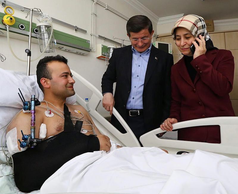 Başbakan Davutoğlu yaralı askerleri ziyaret etti - 1
