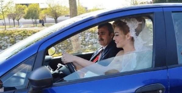 Gelinliğiyle direksiyon sınavına girdi - 2