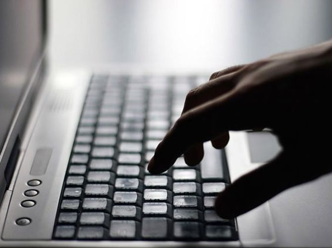 İran devlet televizyonu 'hacklendi'