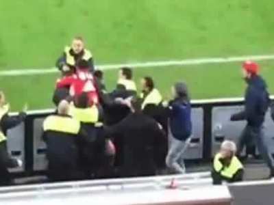 Beklenen oldu! O futbolcu gönderildi