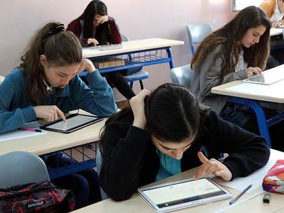 TEOG deneme sınavına tablet bilgisayarla girdiler