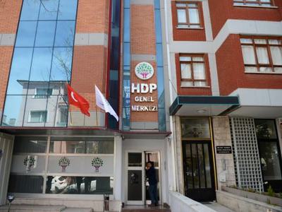 HDP Genel Merkezi'ne silahla ateş edildi