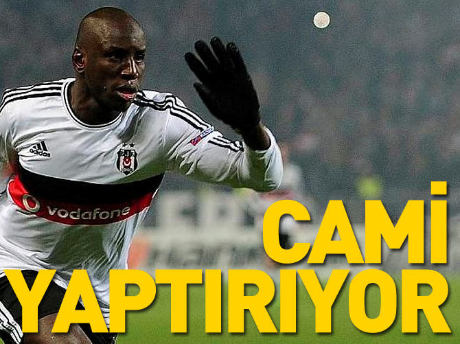 Demba Ba cami yaptırıyor