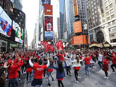 Times Meydanı'nda Türk Şöleni