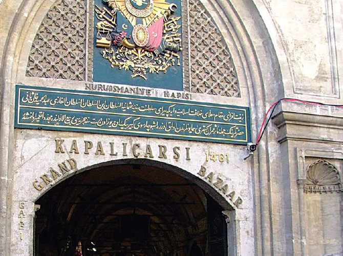 Kapalıçarşı'da fil ve mors dişi operasyonu