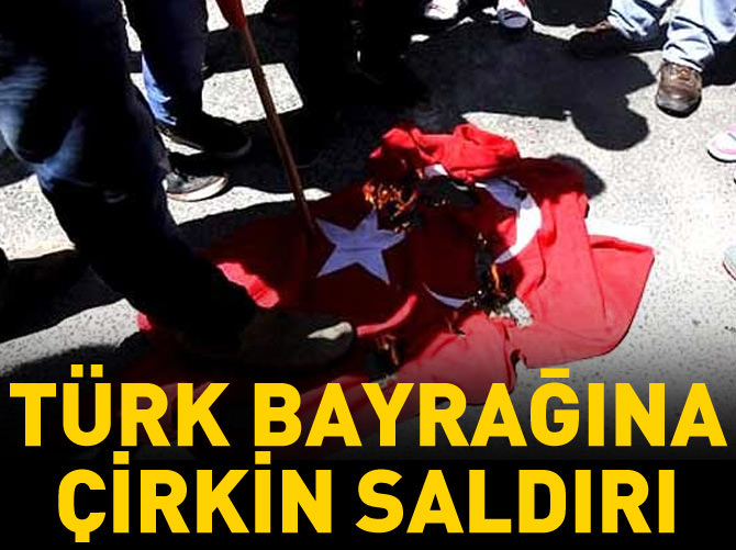 Türk bayrağına çirkin saldırı