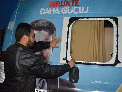 AK Partili Aktay'ın seçim minibüsüne saldırı
