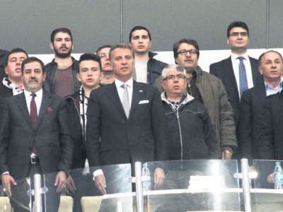 Demba Ba hamlesi stadı terk ettirdi