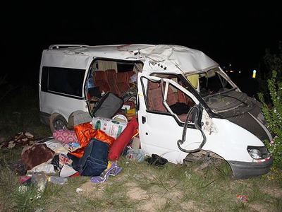 Tarım işçilerini taşıyan minibüs devrildi: 3 ölü