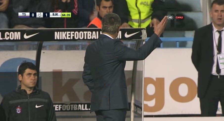 Özer gözyaşlarıyla oyunu terk etti