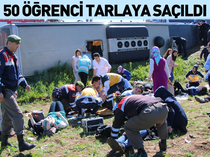 Sivas'ta öğrencileri taşıyan otobüs devrildi
