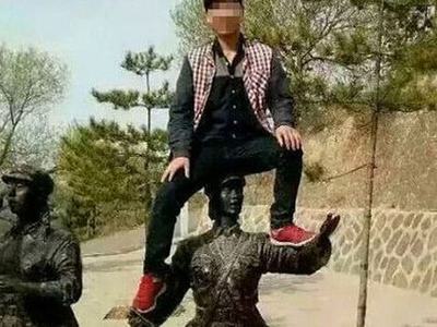 Kendi ülkesinde kara listeye alınan ilk yerli turist oldu!