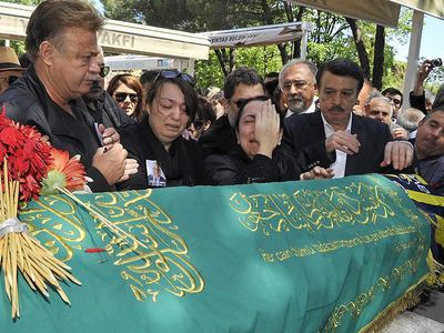 Zeki Alasya son yolculuğuna uğurlandı