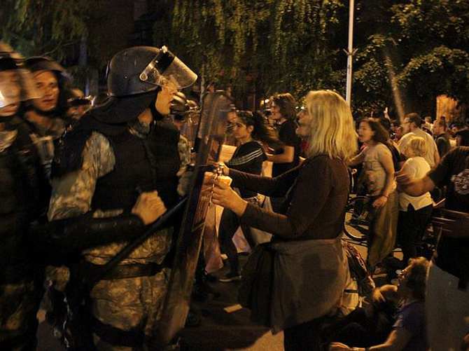 Silahlı çatışma: 5 polis öldü, 30 polis yaralandı