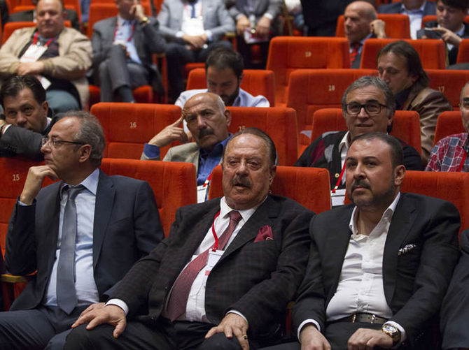 İlhan Cavcav yeniden başkan