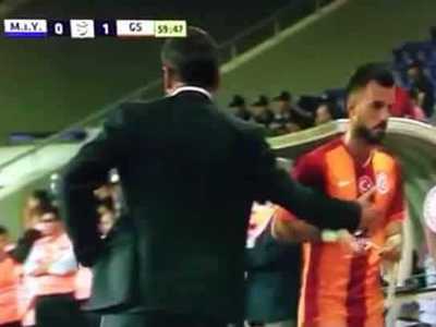 Hamzaoğlu'na büyük tepki! Elini sıkmadı...