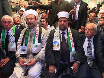 Filistinliler Mehmet Görmez'i ilahilerle karşıladı