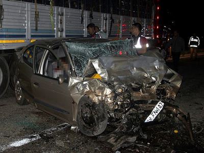 Aksaray'da üç otomobil çarpıştı: 6 ölü