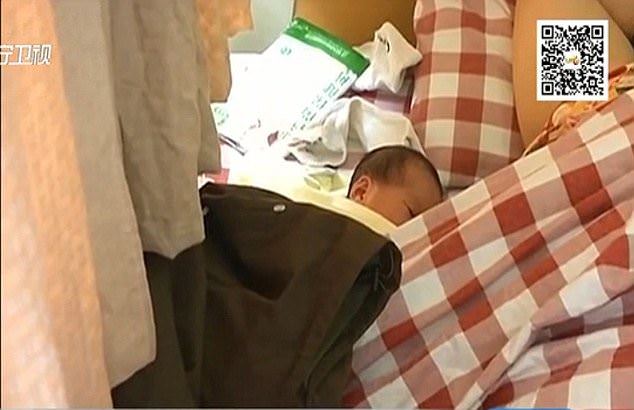 İnternet Kafe’de doğum yaptı, oyun oynamaya devam etti - 1