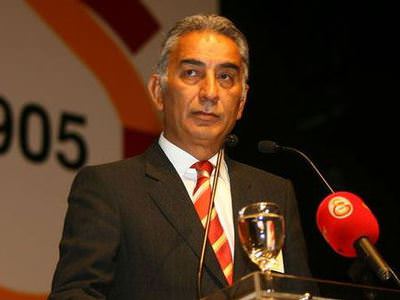 Adnan Polat trafik kazası geçirdi