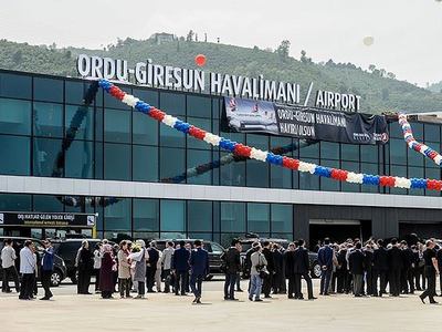 Denizdeki havalimanı ilk günde bin 535 yolcu ağırladı