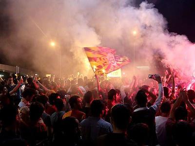 Liderler şampiyonu kutladı