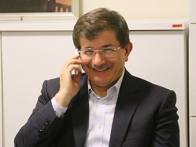 Davutoğlu'ndan Galatasaray'a tebrik telefonu