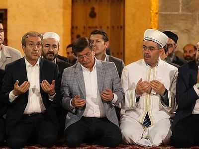 Başbakan Davutoğlu Kürtçe Mevlid-i Şerif dinledi