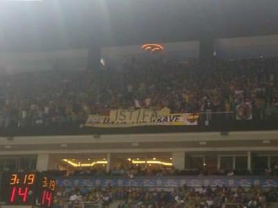 Ülker Arena'da "İstifa" pankartı