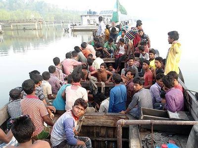 Myanmar sularında 727 göçmeni taşıyan tekne bulundu