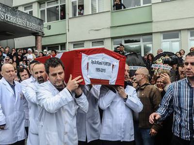 Öldürülen doktora gözyaşlarıyla veda