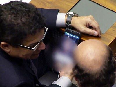 Mecliste porno izledi vekillere de gönderdi
