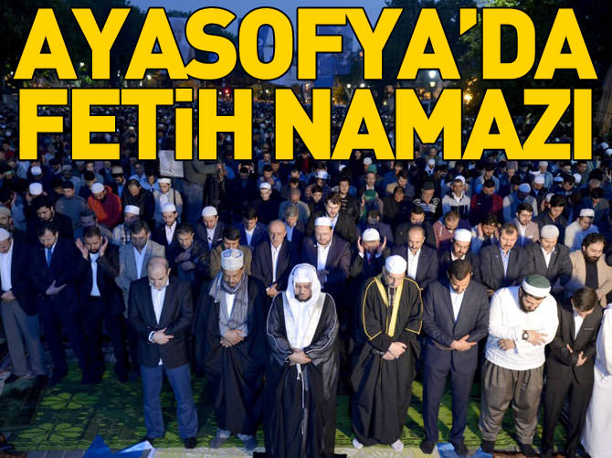 Ayasofya Meydanı'nda sabah namazı