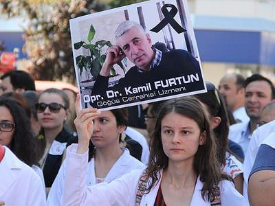 Op. Dr. Kamil Furtun'un mesai arkadaşları iş bıraktı
