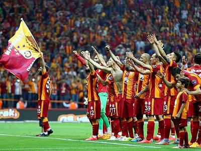 Galatasaray 15 yıl sonra "duble" peşinde