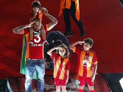 Felipe Melo ve ailesine şok tehdit