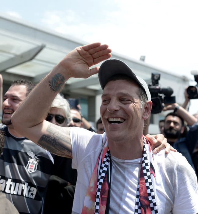 Slaven Bilic alkışlarla ve omuzlarda uğurlandı - 1